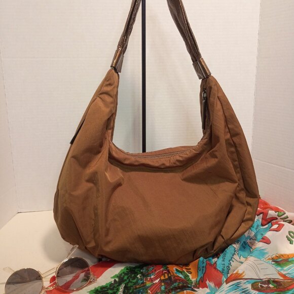 HOBO INTERNATIONAL Classic Slouchy Hobo Bag Gold Nylon & Leather - Picture 1 of 15